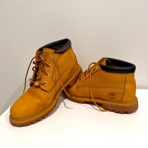 Women's Nellie Waterproof Chukka in Wheat Nubuck size 8.5